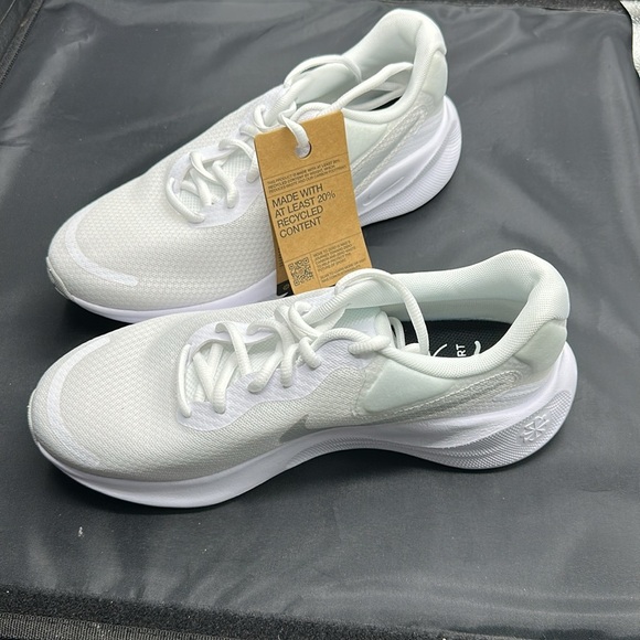Nike Revolution 7 Running Shoes | Men’s Size 7 / Women’s Size 8.5 | White | NWT - Picture 6 of 6